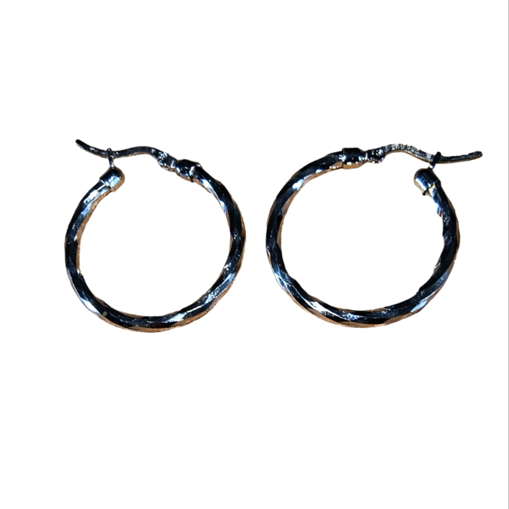 IBB Diamond Cut Twist Medium Hoop Earrings